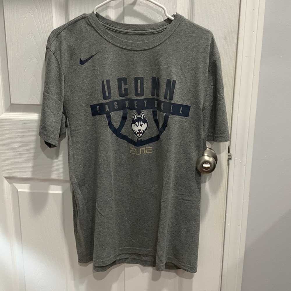 Large Nike Dri-Fit t shirt. Never worn, great condition. Great for working out!